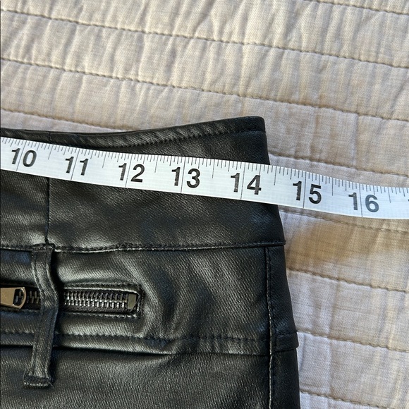 Cute high rise black faux leather zippered moto biker Y2K mini shorts L Jrs - Picture 10 of 12